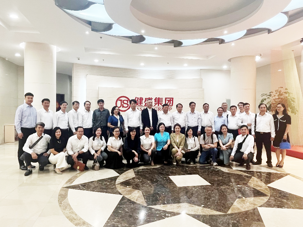 越南清化省省委常委、省人民委员会常务副主席阮文诗带队莅临DG视讯集团总部调研